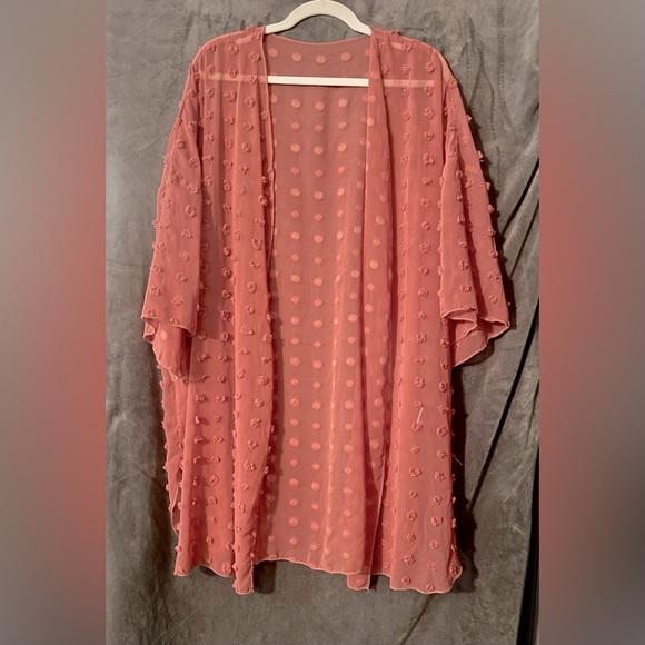 Plus Drop Shoulder Curved Hem Swiss Dot Kimono - Picture 4 of 4